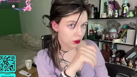 Snapshot of liliandaniels chatting on 06.20.26 Lilian online show from 06.20.26