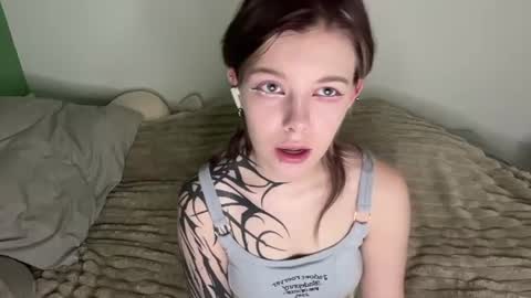 Snapshot of liliandaniels chatting on 07.18.26 Lilian online show from 07.18.26