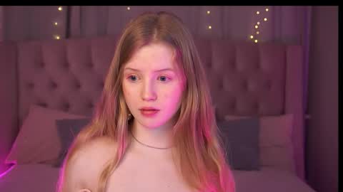 Snapshot of lilianhoward chatting on 11.23.25 Lilian online show from 11.23.25