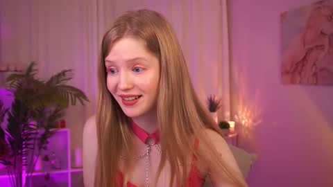 Snapshot of lilianhoward chatting on 11.28.25 Lilian online show from 11.28.25