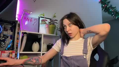 Snapshot of lilies_and_minipoots chatting on 01.28.25 Sonechka online show from 01.28.25