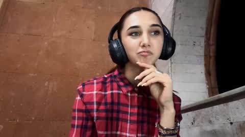 Snapshot of lilihalvorsen chatting on 09.10.25 Lina online show from 09.10.25