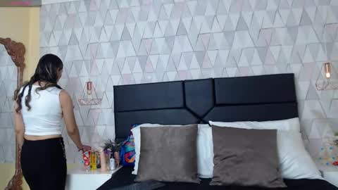 LilyJensen online show from 09.29.25