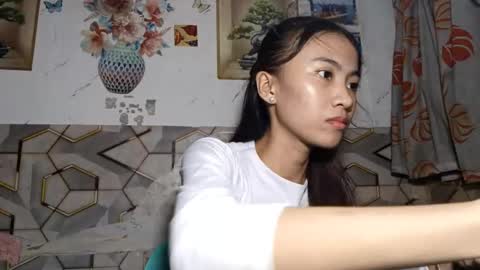 Snapshot of lililaban chatting on 05.31.26 Evelyn online show from 05.31.26