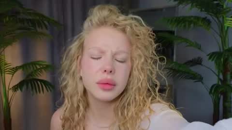 lililok101 online show from 11.25.25