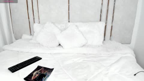 Snapshot of lilith_dry chatting on 10.14.25 lilith_dry online show from 10.14.25