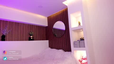 Lilith Gray online show from 02.20.25