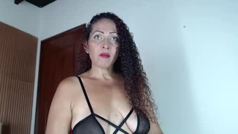 Snapshot of lilithphillis1 chatting on 12.17.25 lilithphillis1 online show from 12.17.25