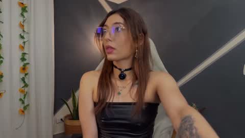Snapshot of lilithrose_b chatting on 06.23.26 Lele online show from 06.23.26