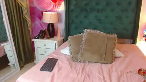 Snapshot of lilithsnoop chatting on 12.13.25 Lilith Snoop online show from 12.13.25