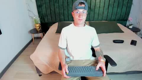 Snapshot of liljames_ chatting on 02.08.26 Lil James online show from 02.08.26