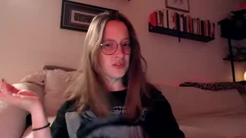 Snapshot of liljbby chatting on 02.04.26 Jay please help me reach 50 thumbs up online show from 02.04.26