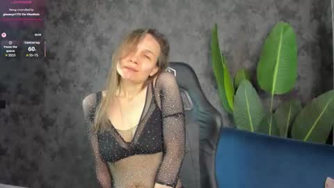 lillian_white1 online show from 11.28.25