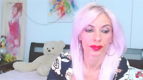 Lara online show from 10.13.25