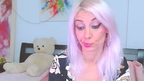 Lara online show from 10.19.25