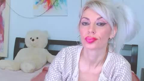 Snapshot of lillianasara chatting on 02.24.26 Lara online show from 02.24.26