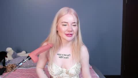 Snapshot of lillie_berry chatting on 04.25.26 lillie_berry online show from 04.25.26