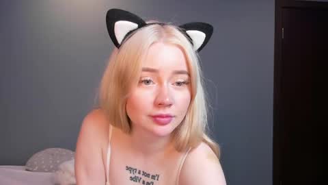 Snapshot of lillie_berry chatting on 04.30.26 lillie_berry online show from 04.30.26