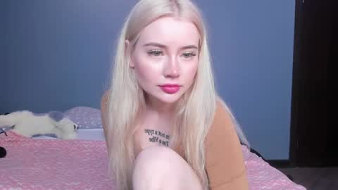 Snapshot of lillie_berry chatting on 05.15.26 lillie_berry online show from 05.15.26