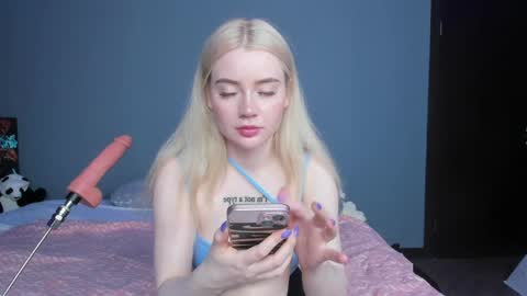 Snapshot of lillie_berry chatting on 05.17.26 lillie_berry online show from 05.17.26