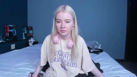 Snapshot of lillie_berry chatting on 05.22.26 lillie_berry online show from 05.22.26
