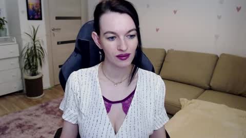 Snapshot of lilliyves chatting on 05.31.26 lilliyves online show from 05.31.26