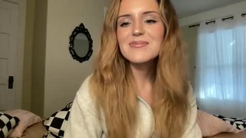 Snapshot of lilly_adams88 chatting on 06.08.26 lilly_adams88 online show from 06.08.26