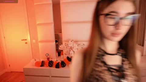 Lilly Colins online show from 10.31.25