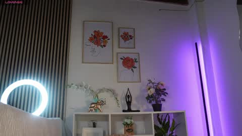 Snapshot of lilly_dollss chatting on 05.23.26 Sofia online show from 05.23.26