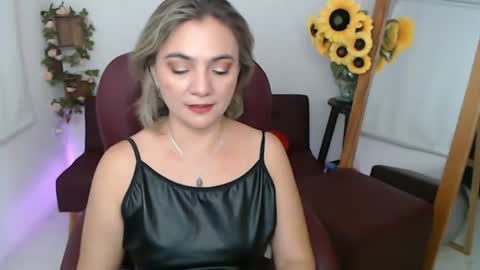 Snapshot of lilly_milf chatting on 06.13.26 Lilly online show from 06.13.26