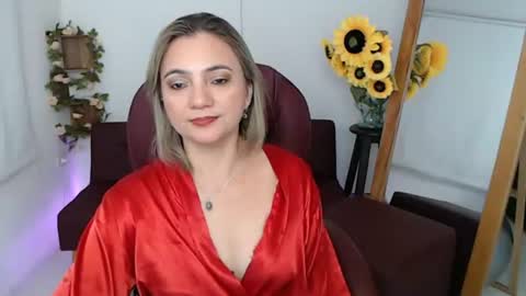 Snapshot of lilly_milf chatting on 06.26.26 Lilly online show from 06.26.26