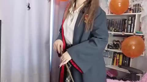 LillyFan X online show from 10.25.25