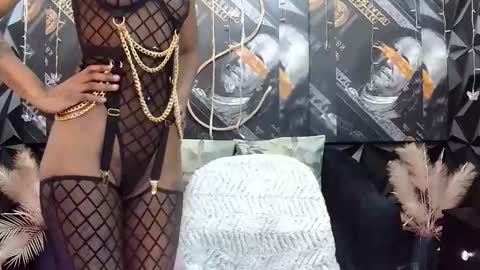 Snapshot of lilmissbaddiexxx chatting on 10.21.25 lilmissbaddiexxx online show from 10.21.25