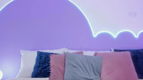 Lilou online show from 01.25.25