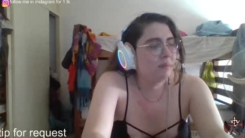 Snapshot of lilsuccubusvicky chatting on 01.20.25 lilsuccubusvicky online show from 01.20.25