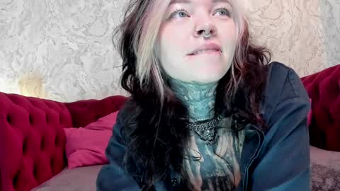 Snapshot of lilu_kayden chatting on 01.04.25 Little slave Kayden online show from 01.04.25