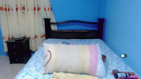 Snapshot of lily_benet1 chatting on 10.08.25 LILYB online show from 10.08.25