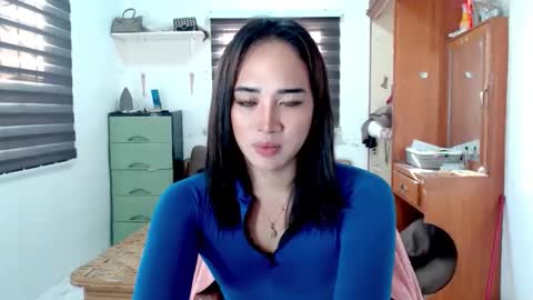 Snapshot of lily_darling chatting on 11.29.25 Lily Darling online show from 11.29.25