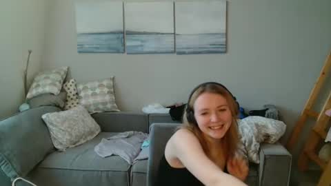 Lily dollyx online show from 11.22.25