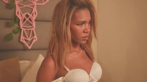 Lily Miiller online show from 01.09.26