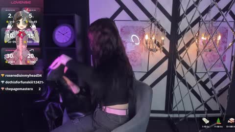 Snapshot of lily_moonlight chatting on 12.08.24 Lily online show from 12.08.24