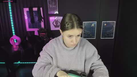 Snapshot of lily_moonlight chatting on 12.21.24 Lily online show from 12.21.24