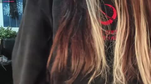 Snapshot of lily_moonlight chatting on 01.09.25 Lily online show from 01.09.25