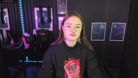 Snapshot of lily_moonlight chatting on 01.14.25 Lily online show from 01.14.25