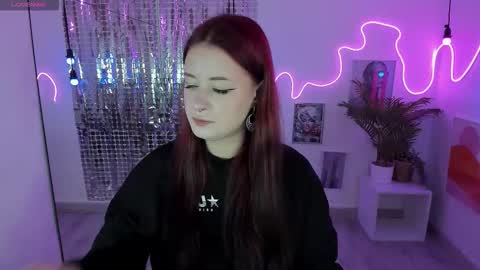 Snapshot of lily_moonlight chatting on 09.21.25 Lily online show from 09.21.25