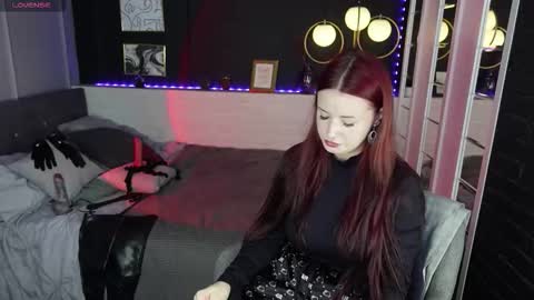 Snapshot of lily_moonlight chatting on 10.01.25 Lily online show from 10.01.25