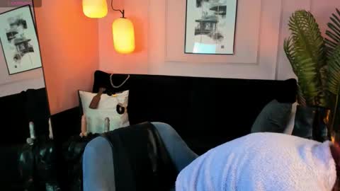 Snapshot of lily_moonlight chatting on 11.15.25 Lily online show from 11.15.25