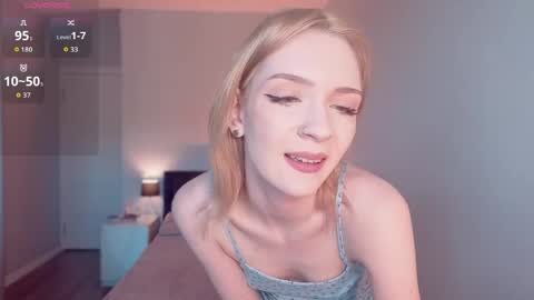 Snapshot of lily_moony chatting on 04.08.26 Lily online show from 04.08.26