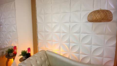 Lily Lauren online show from 11.10.25