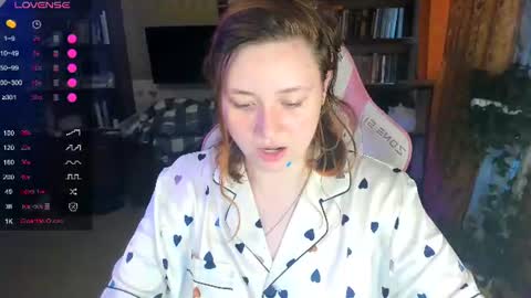 Snapshot of lily_shamy chatting on 07.27.26 Alice online show from 07.27.26